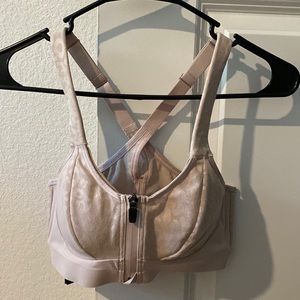 Victoria’s Secret incredible knockout ultra max sports bra 32D